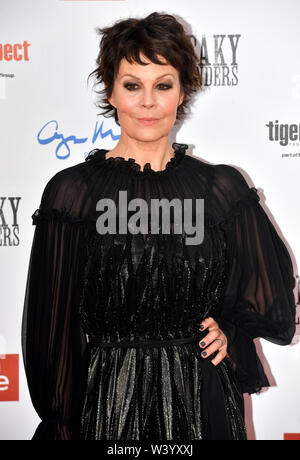 Helen McCrory frequentando il Peaky Blinders Serie Cinque Premiere Mondiale tenutasi a Birmingham Town Hall. Foto Stock