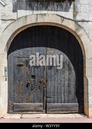 Vecchie porte e serrature, Tours, Francia. Foto Stock