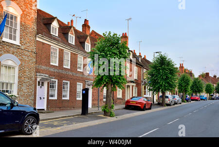 Edifici Hungerford High Street, storica città mercato Berkshire, Regno Unito Foto Stock