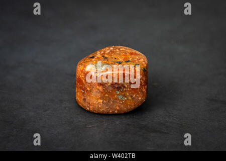 Unakit rara gemma lucido lucido diversi toni di marrone e rosso arancione Foto Stock