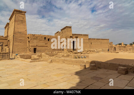 All'interno del complesso del tempio di Iside di Philae Foto Stock