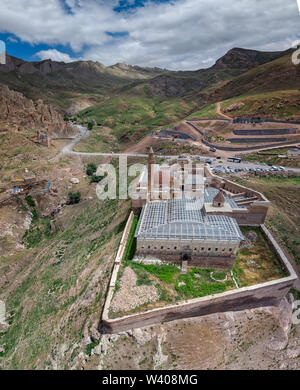 Vista aerea di Ishak Pasha Palace è un semi-palazzo in rovina e complesso amministrativo situato nel Dogubeyazit, Agri provincia orientale della Turchia Foto Stock