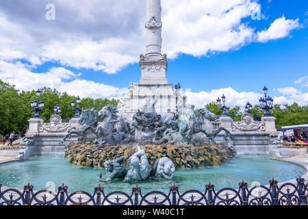 Bordeaux, Francia - 5 Maggio 2019 : Monumento Aux Girondins e Fontaine per l'Esplanade des Quinconces a Bordeaux Aquitania, Francia Foto Stock