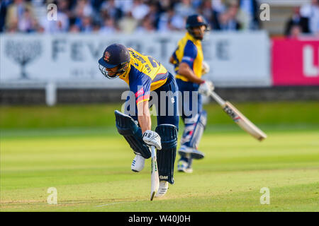 Londra, Regno Unito. 18 lug 2019. Ryan dieci Doeschate (capitano) di Essex Cricket Club (sinistra) durante T20 vitalità Fixture Blast tra Middesex vs Essex aquile al Lord Cricket Ground giovedì, luglio 18, 2019 a Londra Inghilterra. Credito: Taka G Wu/Alamy Live News Foto Stock