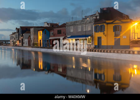 Vista serale di Aveiro, Portogallo Foto Stock