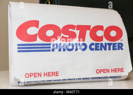 Princeton, NJ, Stati Uniti d'America. 6 Luglio 2019: Foto Centro di Costco confezione busta-Image Foto Stock