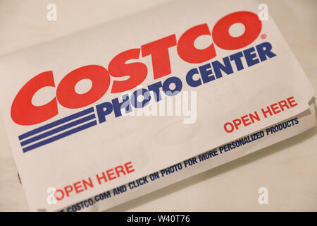 Princeton, NJ, Stati Uniti d'America. 6 Luglio 2019: Foto Centro di Costco confezione busta-Image Foto Stock