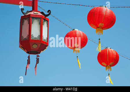 Decorazioni cinesi nella Chinatown di Los Angeles Foto Stock