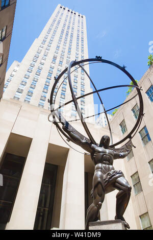 Atlas Statua in Rockefeller Center di New York Foto Stock