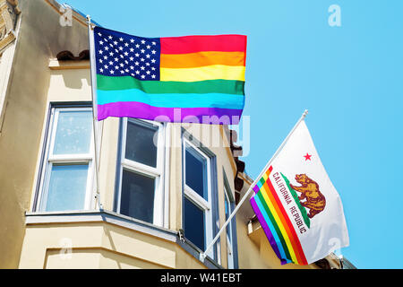 Bandiere in Castro, quartiere gay di San Francisco Foto Stock