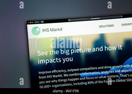 IHS sito azienda homepage. Close up di IHS Markit logo. Può essere usato come esempio illustrativo per le news media, marketing o il concetto di business. Foto Stock