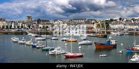 Concarneau, vista sul porto dalla città chiusa, dipartimento Finistere, Bretagne, Francia Foto Stock