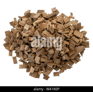 Pila di pellet di legno, isolato su sfondo bianco con tracciato di ritaglio Foto Stock