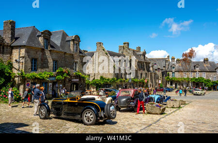 Quadrato di Locronan etichettati Les Plus Beaux Villages de France, dipartimento Finistere, Bretagne, Francia Foto Stock