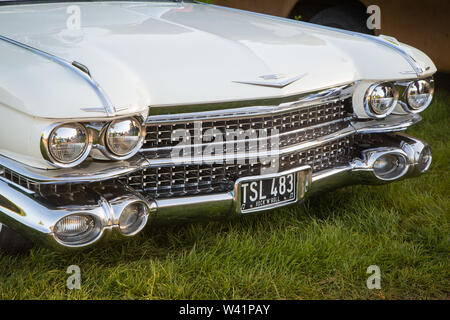 Il classico chrome griglia anteriore di un fifties American Cadillac Eldorado Foto Stock