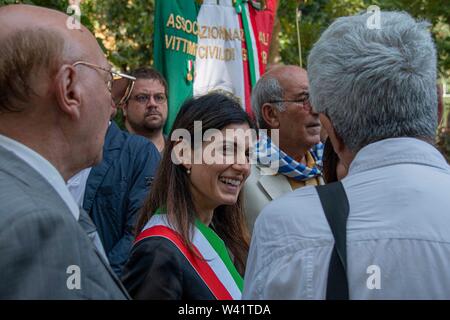 Roma, Italia. 19 Luglio, 2019. Il sindaco di Roma, Virginia Raggi, prende parte alla commemorazione del 76° Anniversario del bombardamento aereo del quartiere San Lorenzo durante la Seconda Guerra Mondiale. (CLAUDIO SISTO/fotogramma, Roma - 2019-07-19) Credit: Indipendente Photo Agency Srl/Alamy Live News Foto Stock