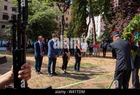 Roma, Italia. 19 Luglio, 2019. Il sindaco di Roma, Virginia Raggi, prende parte alla commemorazione del 76° Anniversario del bombardamento aereo del quartiere San Lorenzo durante la Seconda Guerra Mondiale. (CLAUDIO SISTO/fotogramma, Roma - 2019-07-19) Credit: Indipendente Photo Agency Srl/Alamy Live News Foto Stock