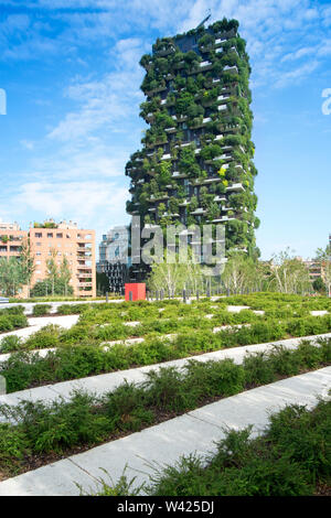 L'Italia, Lombardia, Milano, Biblioteca degli alberi, libreria di sfondo alberi da bosco verticale torri residenziali Foto Stock