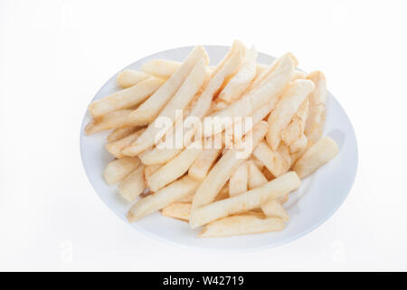 Chip colorati con un bell'aspetto ed il sapore morbido, patate fritte piastra su un tavolo bianco, molto gustosa cercando cibo, hotel di lusso o un ristorante interno. Foto Stock