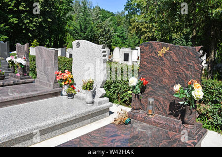 Oggetto contrassegnato per la rimozione definitiva nel cimitero pubblico Foto Stock