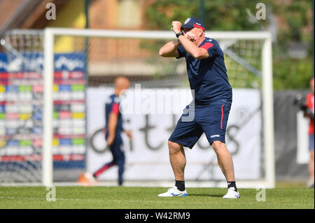 Pejo, Italia. 19 Luglio, 2019. Foto di Massimo Paolone/LaPresse19 luglio 2019 Peio (TN), Italia sport calcio Cagliari Calcio - allenamento pre campionato di calcio di Serie A 2019/2020 - stadio "Celledizzo" nella foto: Rolando Maran Photo Massimo Paolone/LaPresse Luglio 19, 2019 Peio (TN), Italia sport soccer Cagliari Calcio - Formazione Pre italiano campionato di Football League A TIM 2019/2020 - "Celledizzo" Stadium. Nel pic: Rolando Maran Credit: LaPresse/Alamy Live News Foto Stock