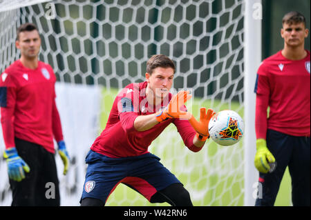 Pejo, Italia. 19 Luglio, 2019. Foto di Massimo Paolone/LaPresse19 luglio 2019 Peio (TN), Italia sport calcio Cagliari Calcio - allenamento pre campionato di calcio di Serie A 2019/2020 - stadio "Celledizzo" nella foto: Alessio Cragno Photo Massimo Paolone/LaPresse Luglio 19, 2019 Peio (TN), Italia sport soccer Cagliari Calcio - Formazione Pre italiano campionato di Football League A TIM 2019/2020 - "Celledizzo" Stadium. Nel pic: Alessio Cragno Credito: LaPresse/Alamy Live News Foto Stock