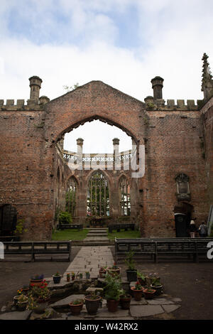 La chiesa fu costruita tra il 1811 e il 1832, fu gravemente danneggiato durante il Liverpool Blitz in 1941 Foto Stock