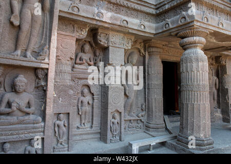India Maharashtra, Ajanta, grotte di Ajanta. Cave 26, circa 625 D.C., il Mahayana chaitya. Ornate sculture in pietra. UNESCO. Foto Stock