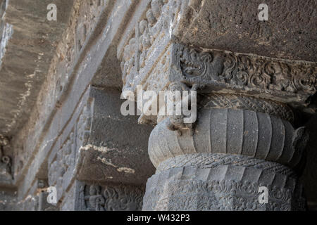 India Maharashtra, Ajanta, grotte di Ajanta. Grotte scavate dal 200 a.c. al 650 D.C. in templi buddisti e monasteri. Ornate stone carving. Foto Stock