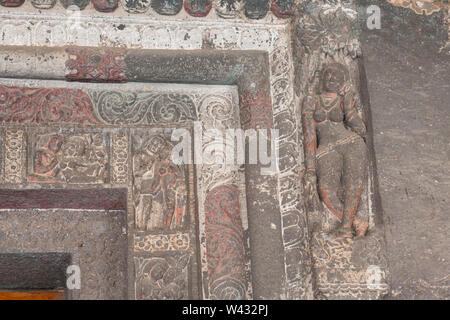 India Maharashtra, Ajanta, grotte di Ajanta. Grotte scavate dal 200 a.c. al 650 D.C. in templi buddisti e monasteri. Ornate stone carving. Foto Stock