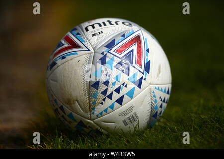 EFL match ball - Bury v Colchester Regno, Sky scommessa lega due, Gigg Lane, Bury - 13 aprile 2019 solo uso editoriale - DataCo restrizioni si applicano Foto Stock