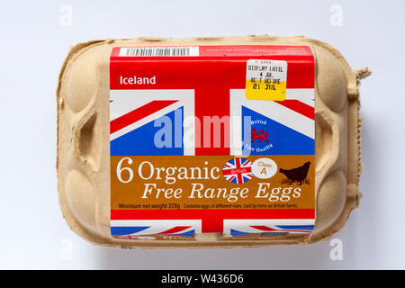 Cartone di Islanda 6 organic British Free Range uova isolate su sfondo bianco - eggbox scatola per uova Foto Stock