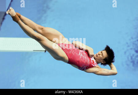 (190719) -- GWANGJU, luglio 19, 2019 (Xinhua) -- Shi Tingmao della Cina compete durante le donne 3m Springboard Finale di immersioni evento in campionati del Mondo di nuoto FINA a Gwangju, Corea del Sud, il 19 luglio 2019. (Xinhua/Bai Xuefei) Foto Stock