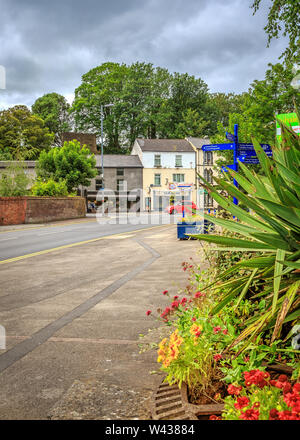 Vista da A40 verso Abergavenny centro città. Foto Stock