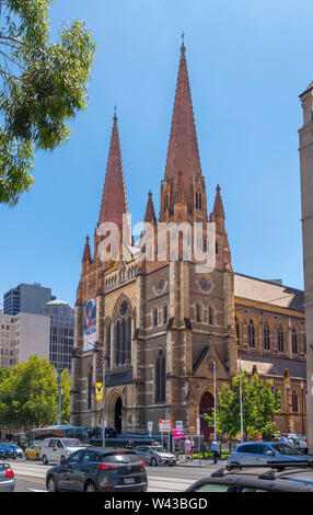 La Cattedrale di St Paul su Flinders Street, il Quartiere Centrale degli Affari (CBD), Melbourne, Victoria, Australia Foto Stock