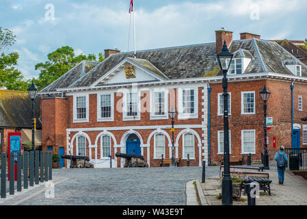 Il Custom House sul Quay sulla banca del fiume Exe in Exeter Devon, Inghilterra, Regno Unito. Foto Stock