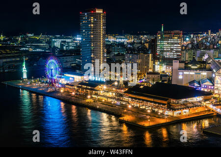 Kobe, Giappone - 22 Novembre 2018: vista aerea di Kobe Harborland e giardino di mosaico di notte. Foto Stock
