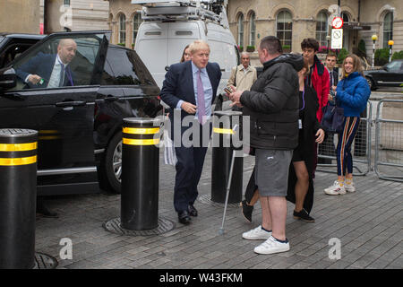 I partecipanti che arrivano al Broadcasting House per BBC Tory leadership dibattito, Londra, Regno Unito. Dotato di: Boris Johnson dove: Londra, Regno Unito quando: 18 giu 2019 Credit: Wheatley/WENN Foto Stock