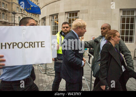 I partecipanti che arrivano al Broadcasting House per BBC Tory leadership dibattito, Londra, Regno Unito. Dotato di: Boris Johnson dove: Londra, Regno Unito quando: 18 giu 2019 Credit: Wheatley/WENN Foto Stock