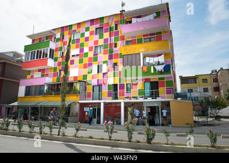 L'Albania, la penisola balcanica, Divjake, edifici decorati Foto Stock