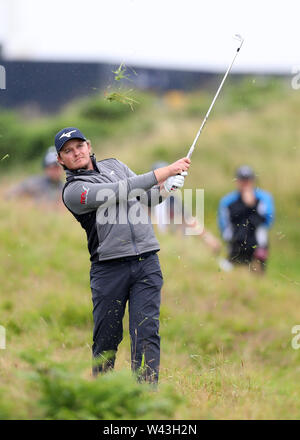 Portrush, paese di Antrim, Irlanda del Nord. Il 19 luglio 2019. Xix Luglio, Portrush, paese di Antrim, Irlanda del Nord; il 148th Open Golf Championship, Royal Portrush, due round ; Eddie Pepperell (ITA) gioca al verde da pesanti in modo irregolare a xi foro Credit: Azione Plus immagini di sport/Alamy Live News Foto Stock