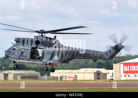 Un Westland Puma HC1 elicottero XW224 presso il Royal International Air Tattoo RIAT 2019 a RAF Fairford, Gloucestershire, Regno Unito Foto Stock