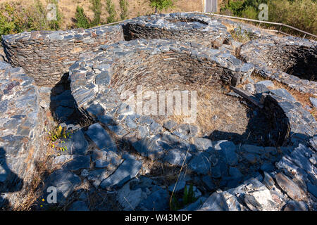 Resti di pre- Romano Castri e fortezze ' ' in Castro del Chano, antico insediamento , Peranzanes, El Bierzo, provincia di León, Spagna Foto Stock