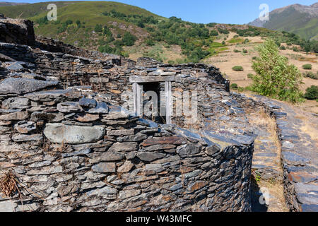 Resti di pre- Romano Castri e fortezze ' ' in Castro del Chano, antico insediamento , Peranzanes, El Bierzo, provincia di León, Spagna Foto Stock