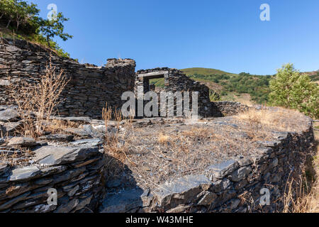 Resti di pre- Romano Castri e fortezze ' ' in Castro del Chano, antico insediamento , Peranzanes, El Bierzo, provincia di León, Spagna Foto Stock