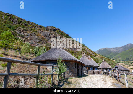 Resti di pre- Romano Castri e fortezze ' ' in Castro del Chano, antico insediamento , Peranzanes, El Bierzo, provincia di León, Spagna Foto Stock