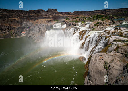 Doppio arcobaleno a Shoshone Falls a Twin Falls Idaho su una soleggiata giornata estiva. Questa cascata è considerato il Niagara del West Foto Stock