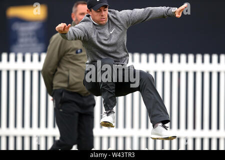 Durante la seconda giornata del Campionato Open 2019 presso il Royal Portrush Golf Club. Foto Stock