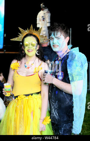 Macclesfield, Regno Unito, 19 luglio, 2019. I partecipanti al festival Bluedot, Jodrell Bank, Macclesfield, Cheshire, Regno Unito. Credito: Barbara Cook/Alamy Live News Foto Stock