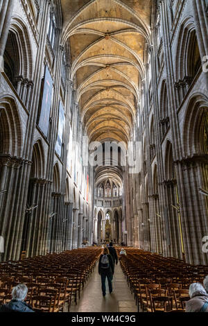 Interno del IV secolo cattedrale di Nôtre-Dame de Rouen a Rouen, Normandia, Francia Foto Stock